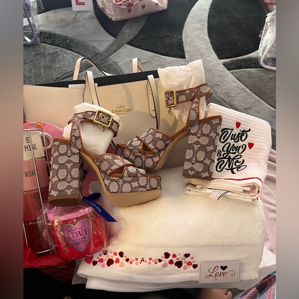 VALENTINES DAY COACH BASKET for women